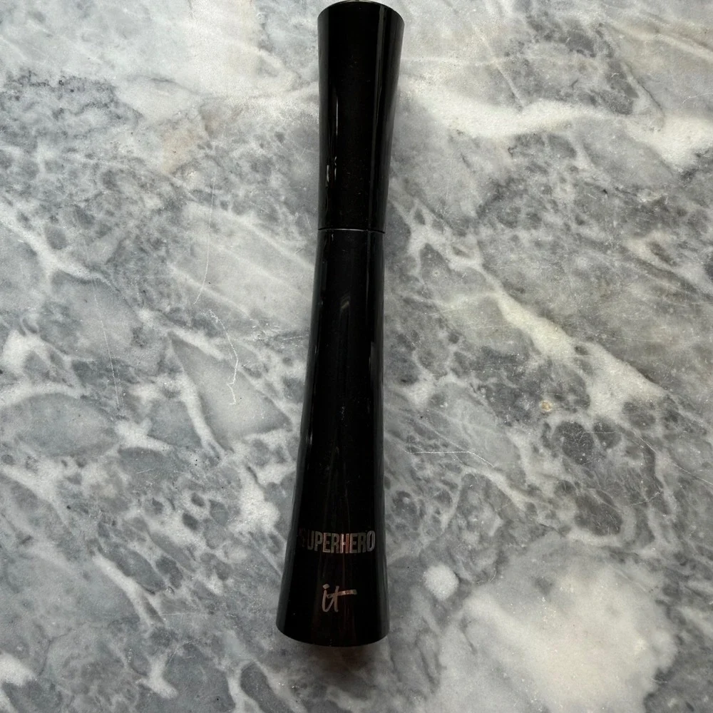 IT Cosmetics Superhero Elastic Stretch Volumizing Mascara Black